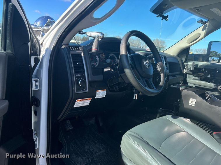 image for item OI9532 2014 Dodge Ram 5500HD bucket truck