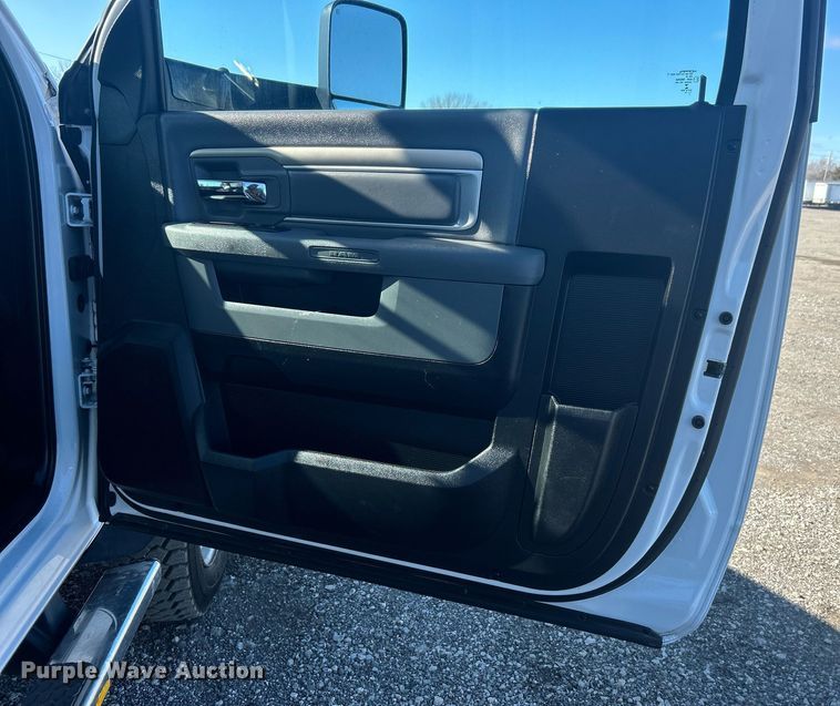 image for item OI9532 2014 Dodge Ram 5500HD bucket truck