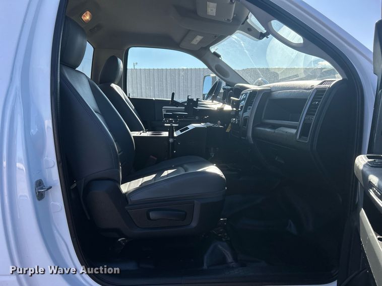 image for item OI9532 2014 Dodge Ram 5500HD bucket truck