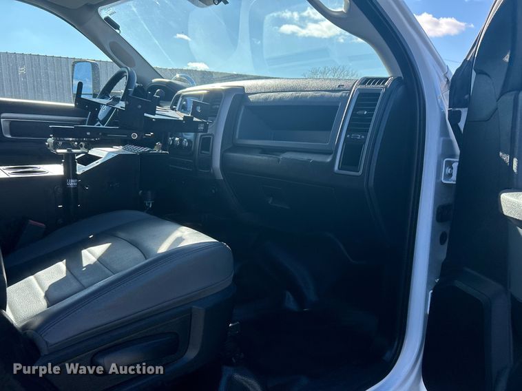 image for item OI9532 2014 Dodge Ram 5500HD bucket truck