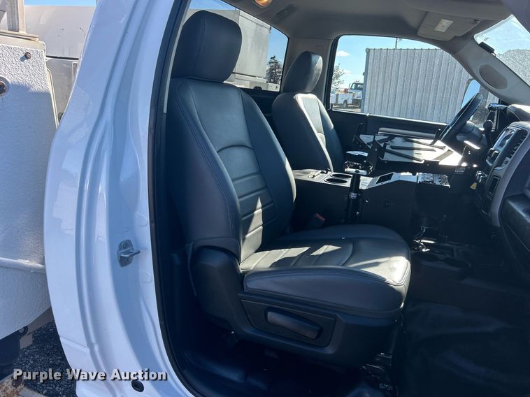 image for item OI9532 2014 Dodge Ram 5500HD bucket truck