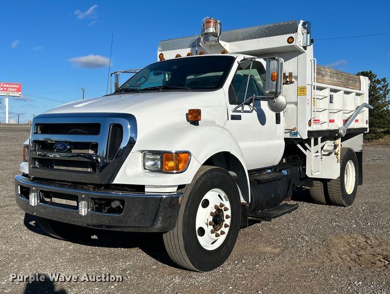 image for item OI9537 2013 Ford F650 Super Duty dump truck