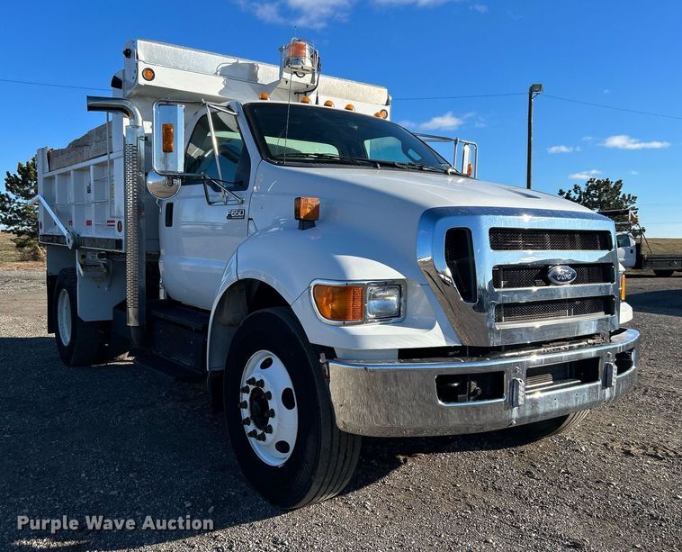 image for item OI9537 2013 Ford F650 Super Duty dump truck