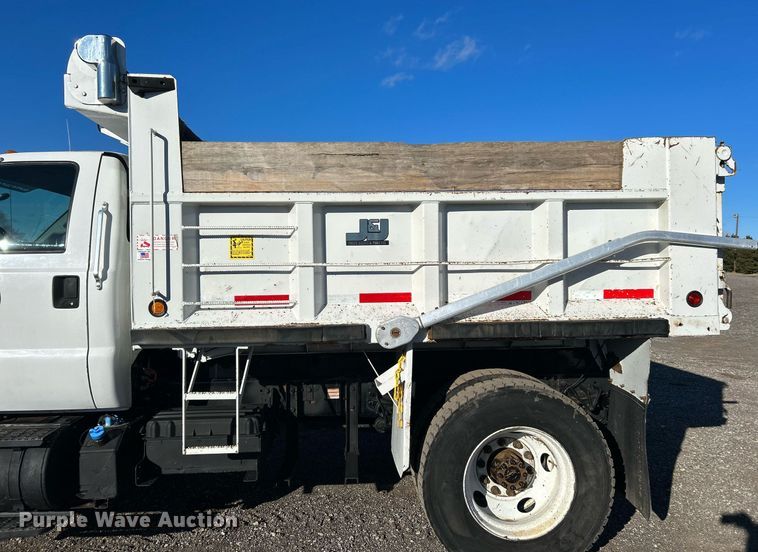 image for item OI9537 2013 Ford F650 Super Duty dump truck