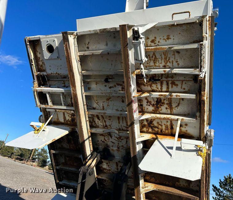 image for item OI9537 2013 Ford F650 Super Duty dump truck