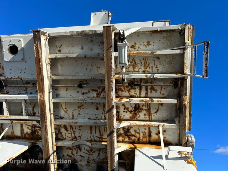 image for item OI9537 2013 Ford F650 Super Duty dump truck