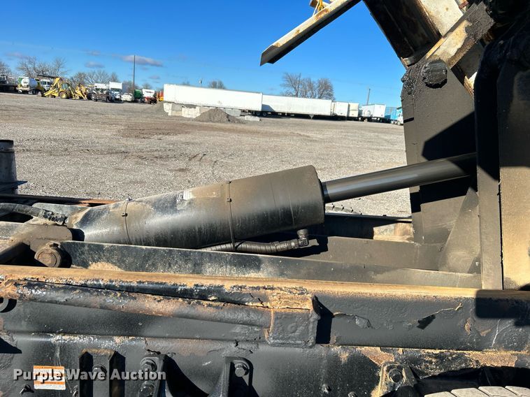 image for item OI9537 2013 Ford F650 Super Duty dump truck