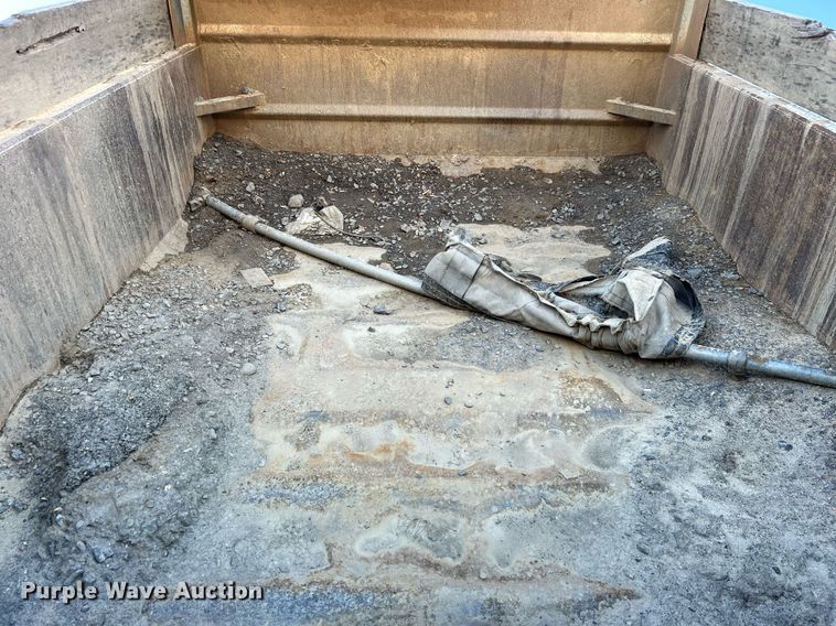 image for item OI9537 2013 Ford F650 Super Duty dump truck