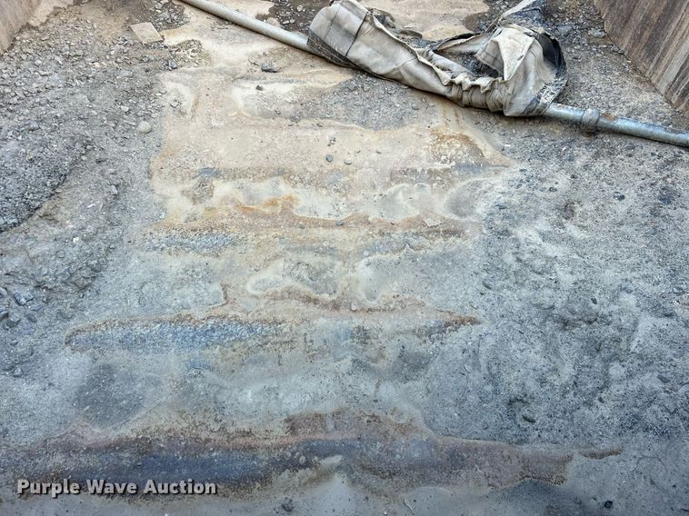 image for item OI9537 2013 Ford F650 Super Duty dump truck