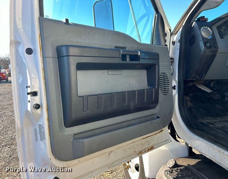 image for item OI9537 2013 Ford F650 Super Duty dump truck