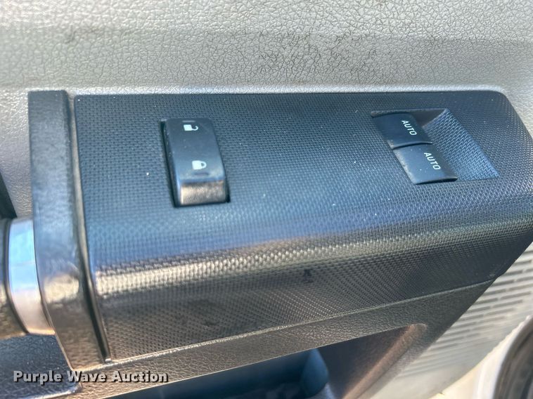 image for item OI9537 2013 Ford F650 Super Duty dump truck