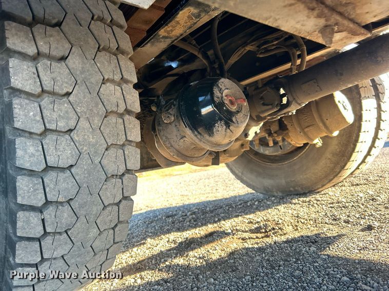 image for item OI9537 2013 Ford F650 Super Duty dump truck