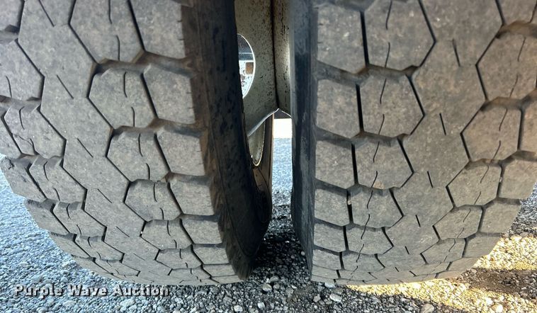 image for item OI9537 2013 Ford F650 Super Duty dump truck