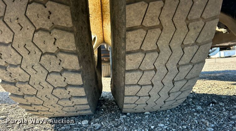 image for item OI9537 2013 Ford F650 Super Duty dump truck