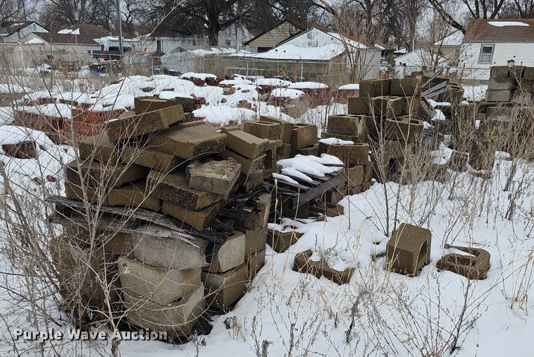 image for item DK0506 Building/Landscaping materials