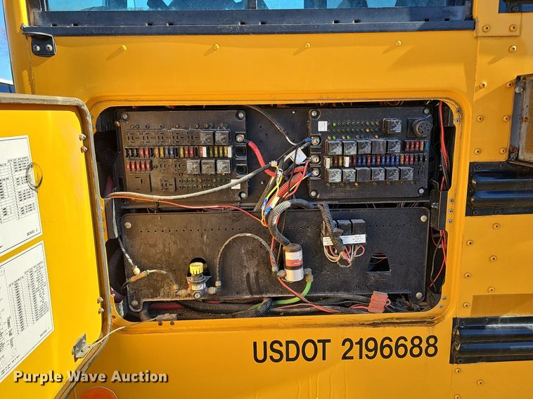 image for item DK0513 2007 Thomas Built Saf-T-Liner HDX school bus