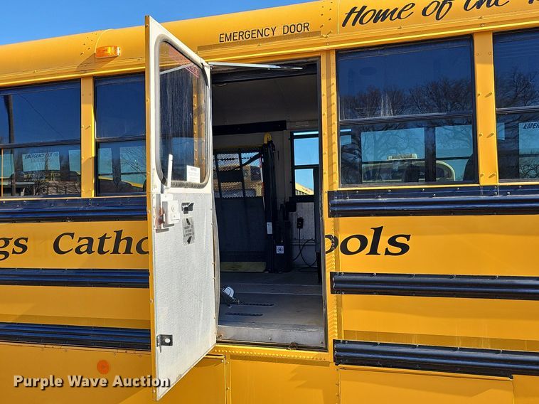 image for item DK0513 2007 Thomas Built Saf-T-Liner HDX school bus