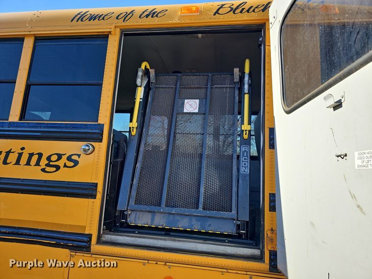 image for item DK0513 2007 Thomas Built Saf-T-Liner HDX school bus