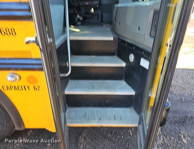 image for item DK0513 2007 Thomas Built Saf-T-Liner HDX school bus