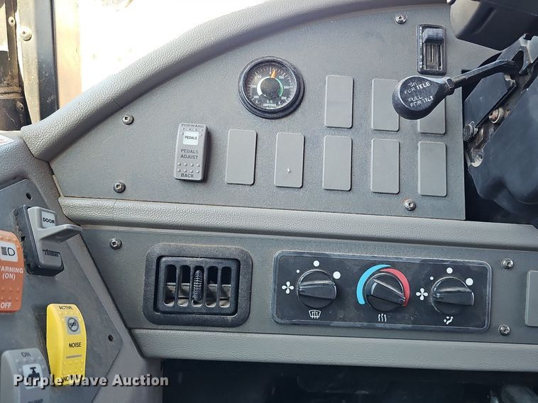 image for item DK0513 2007 Thomas Built Saf-T-Liner HDX school bus