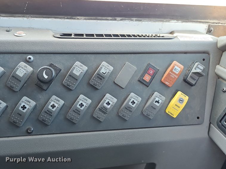 image for item DK0513 2007 Thomas Built Saf-T-Liner HDX school bus