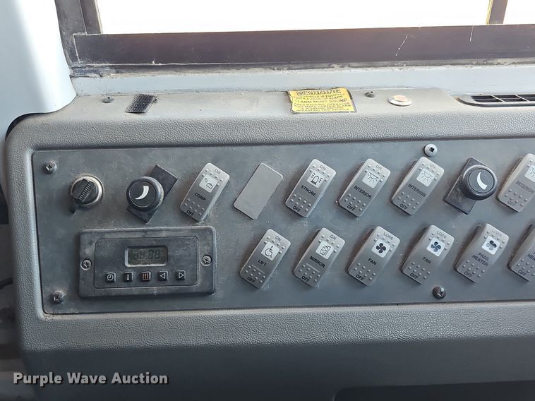 image for item DK0513 2007 Thomas Built Saf-T-Liner HDX school bus