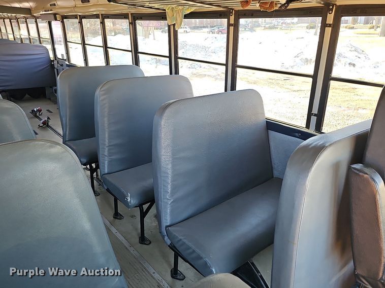 image for item DK0513 2007 Thomas Built Saf-T-Liner HDX school bus