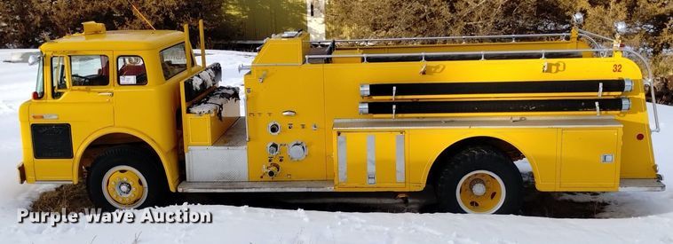 image for item DK8990 1971 Ford 900 pumper fire truck