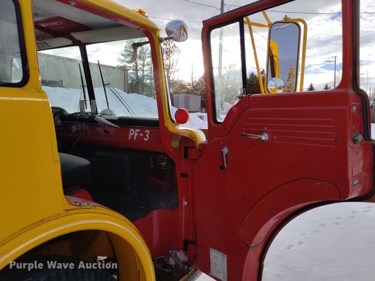 image for item DK8990 1971 Ford 900 pumper fire truck