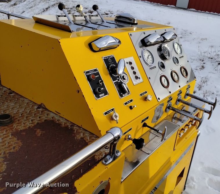 image for item DK8990 1971 Ford 900 pumper fire truck