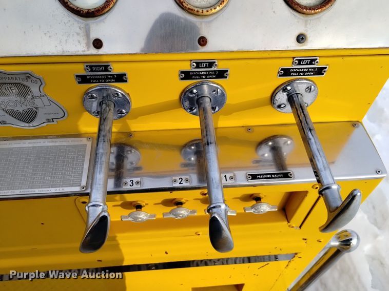 image for item DK8990 1971 Ford 900 pumper fire truck