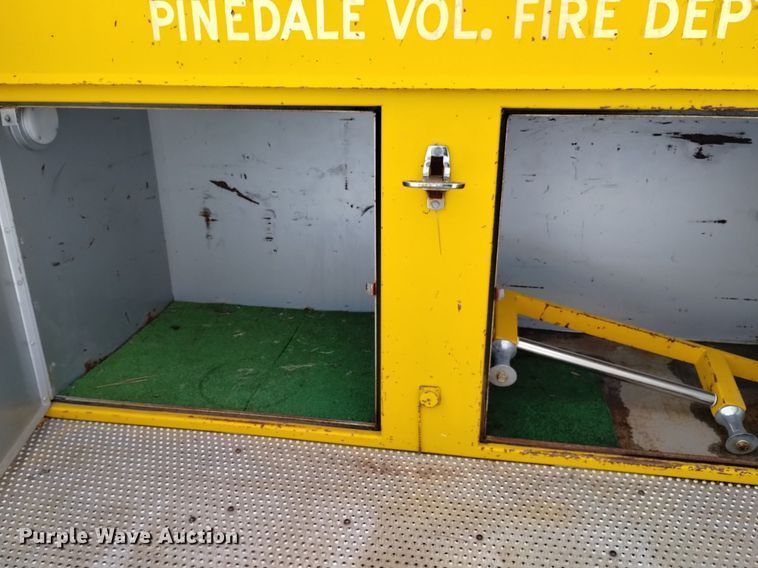 image for item DK8990 1971 Ford 900 pumper fire truck