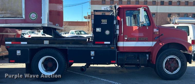image for item DN0581 1990 International 2554  flatbed truck