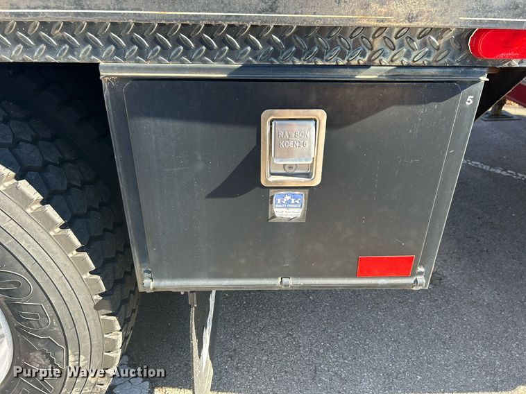 image for item DN0581 1990 International 2554  flatbed truck
