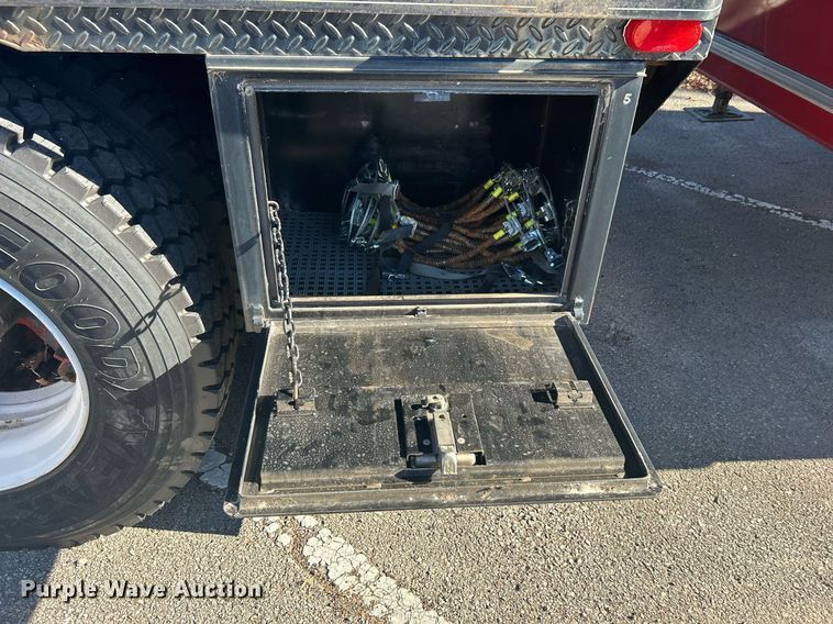 image for item DN0581 1990 International 2554  flatbed truck