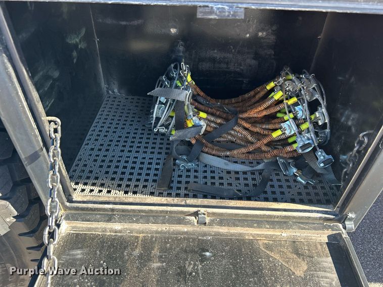 image for item DN0581 1990 International 2554  flatbed truck