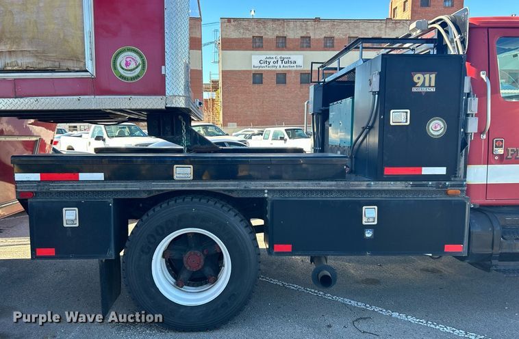 image for item DN0581 1990 International 2554  flatbed truck