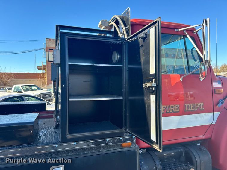 image for item DN0581 1990 International 2554  flatbed truck