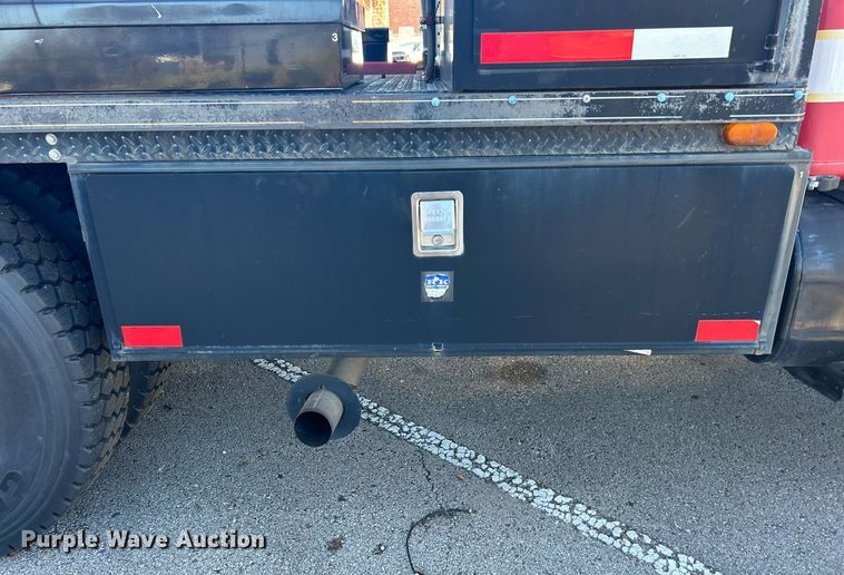 image for item DN0581 1990 International 2554  flatbed truck