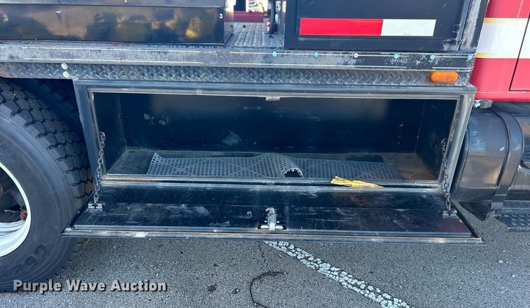 image for item DN0581 1990 International 2554  flatbed truck