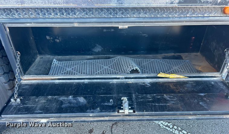 image for item DN0581 1990 International 2554  flatbed truck