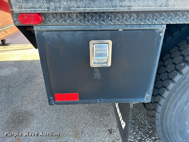 image for item DN0581 1990 International 2554  flatbed truck