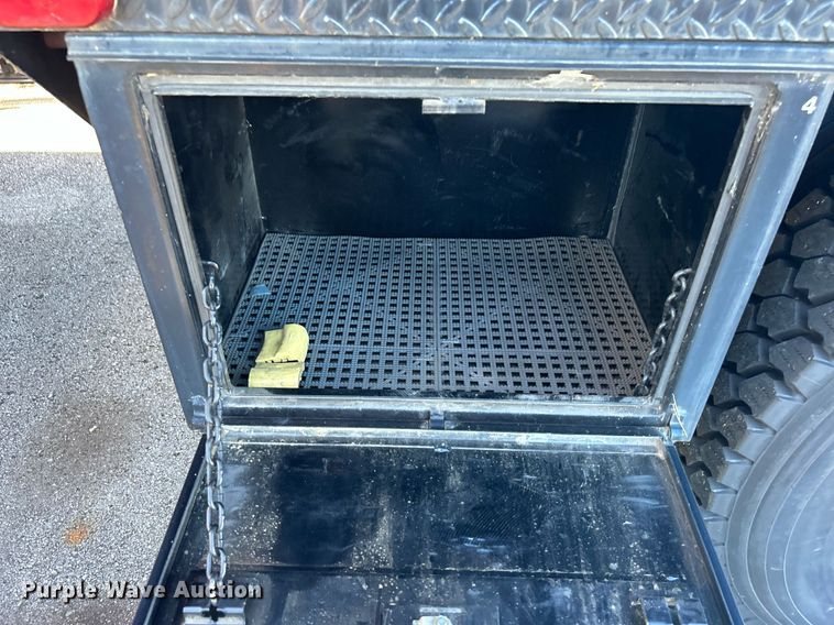 image for item DN0581 1990 International 2554  flatbed truck