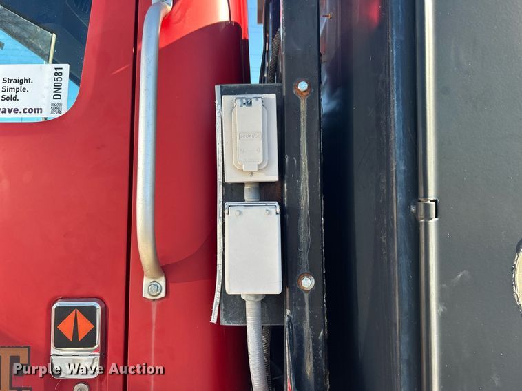 image for item DN0581 1990 International 2554  flatbed truck