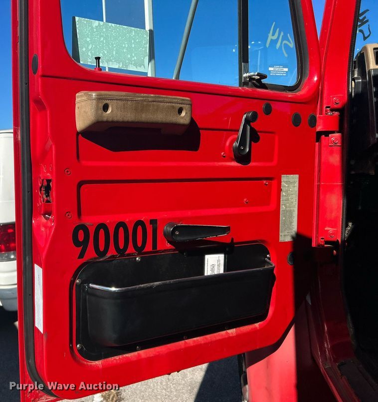 image for item DN0581 1990 International 2554  flatbed truck
