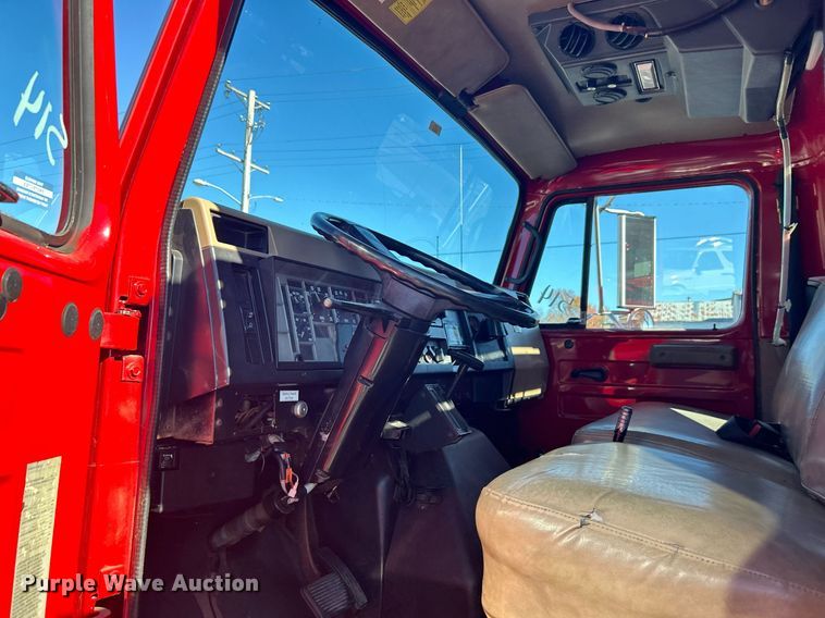 image for item DN0581 1990 International 2554  flatbed truck