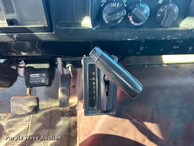 image for item DN0581 1990 International 2554  flatbed truck