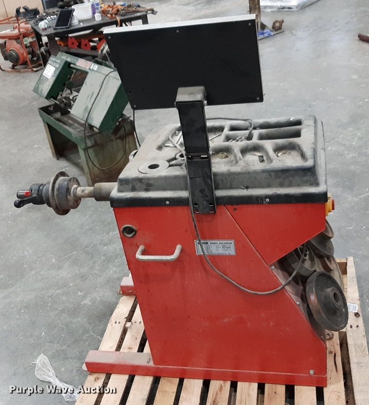 image for item DP2562 2017 Coseng SP788 wheel balancer