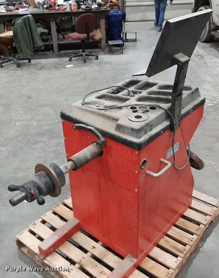 image for item DP2562 2017 Coseng SP788 wheel balancer