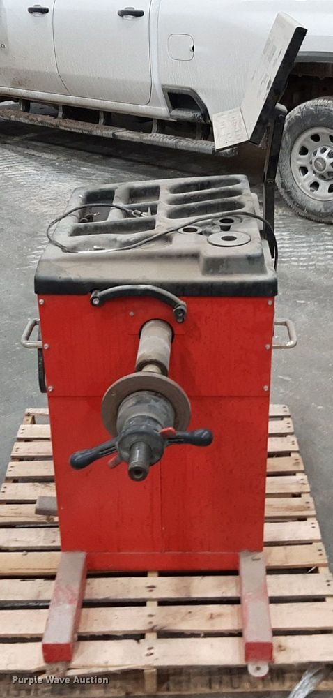 image for item DP2562 2017 Coseng SP788 wheel balancer